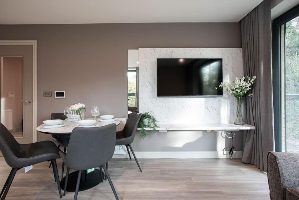 Stunning 2Br Next To The City Airport Bhd - Free Parking Belfast Bagian luar foto