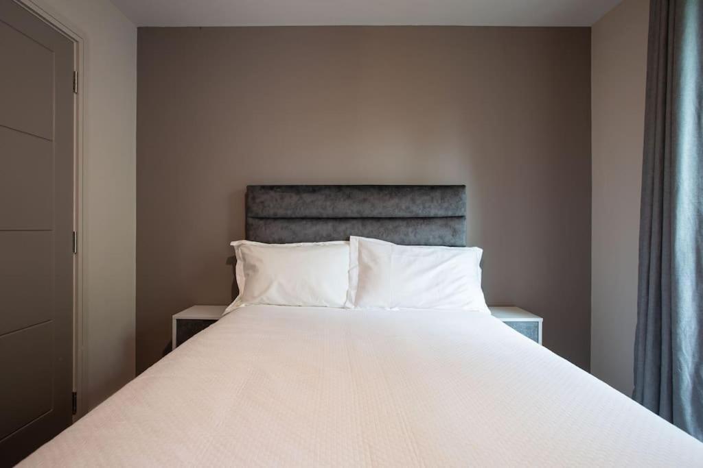 Stunning 2Br Next To The City Airport Bhd - Free Parking Belfast Bagian luar foto