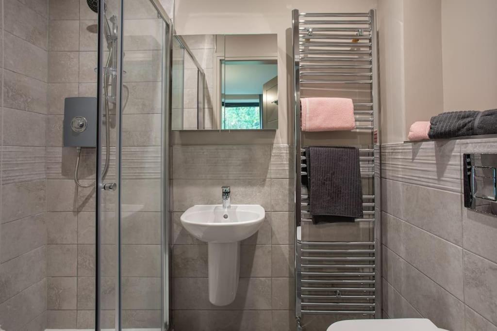 Stunning 2Br Next To The City Airport Bhd - Free Parking Belfast Bagian luar foto